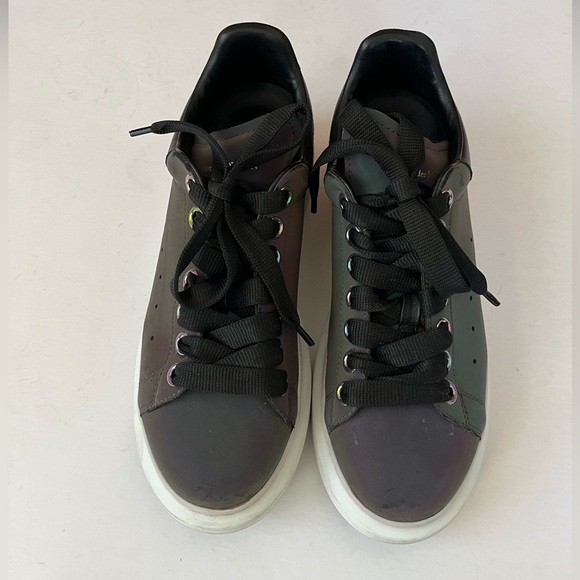 Alexander McQueen Oversized Sneakers in Gray Iridescent Women’s Size 38.5/8.5 - Picture 2 of 16